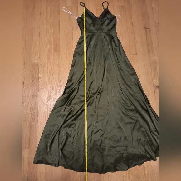 Olive green formal gown w. Slit - Picture 3 of 8